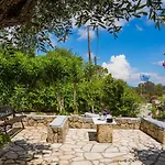 Bougainvillea Tree House Dom wakacyjny *