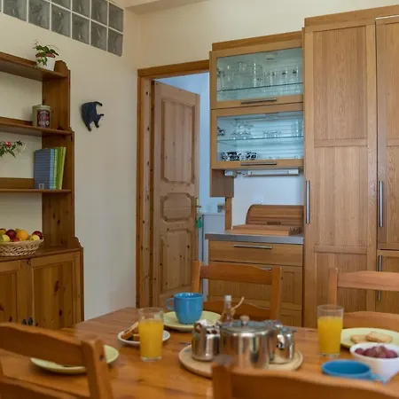 Bougainvillea Tree House Chavriáta