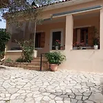 Σπίτι διακοπών Bougainvillea Tree House Χαβριάτα