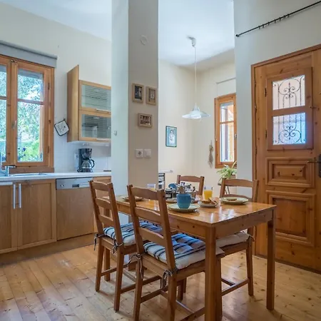 Prázdninový dům Bougainvillea Tree House