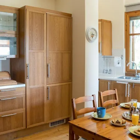 Prázdninový dům Bougainvillea Tree House