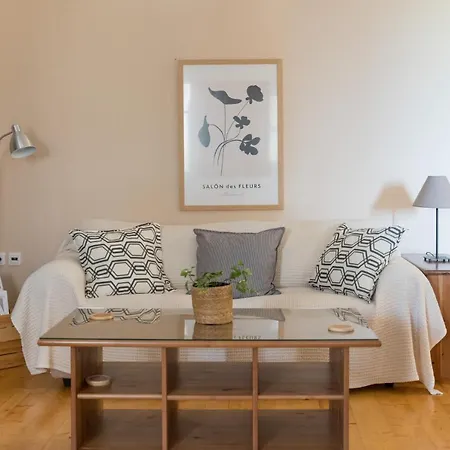 Bougainvillea Tree House * Chavriáta