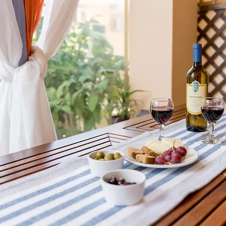 Bougainvillea Tree House Semesterbostad *