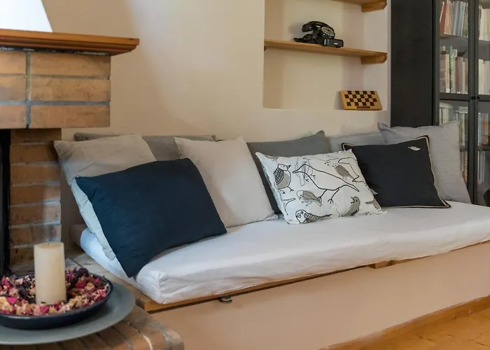 Bougainvillea Tree House Chavriata