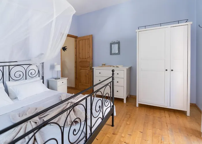 Holiday home Bougainvillea Tree House *