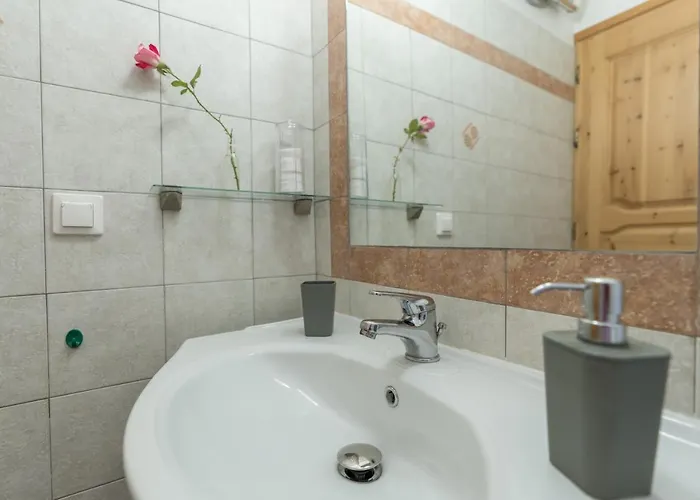 Bougainvillea Tree House Holiday home *