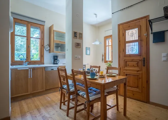 Holiday home Bougainvillea Tree House