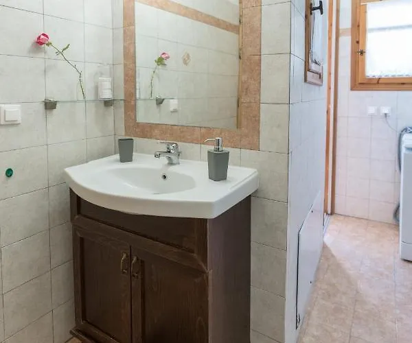 Bougainvillea Tree House Holiday home