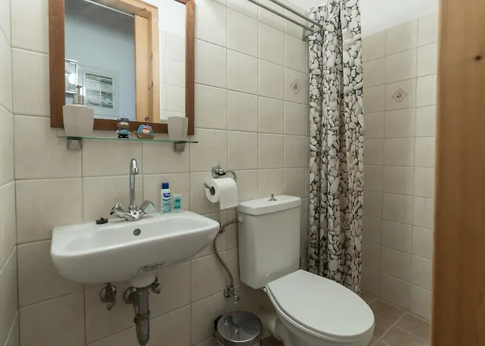 Bougainvillea Tree House Holiday home Chavriata