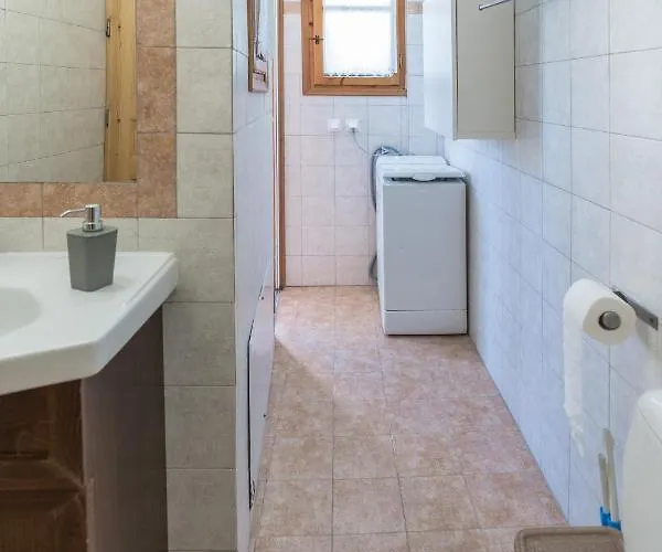 Bougainvillea Tree House *