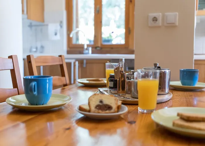 Holiday home Bougainvillea Tree House *