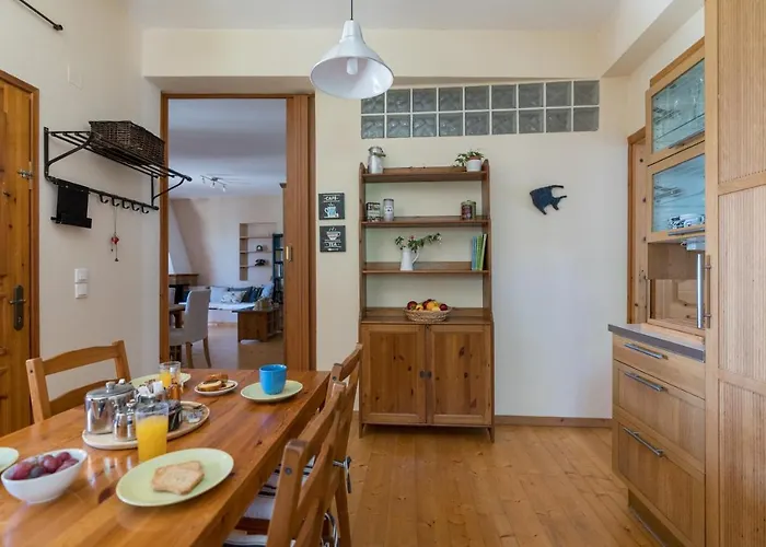 Holiday home Bougainvillea Tree House *