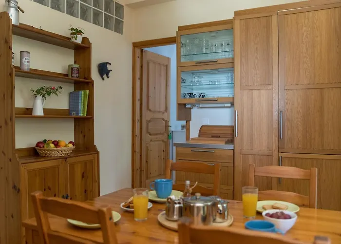 Bougainvillea Tree House Chavriata