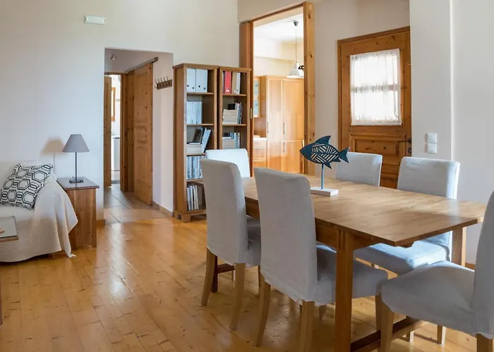 Holiday home Bougainvillea Tree House Chavriata