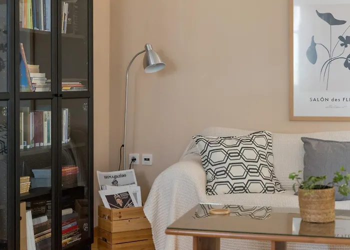 Bougainvillea Tree House Chavriata