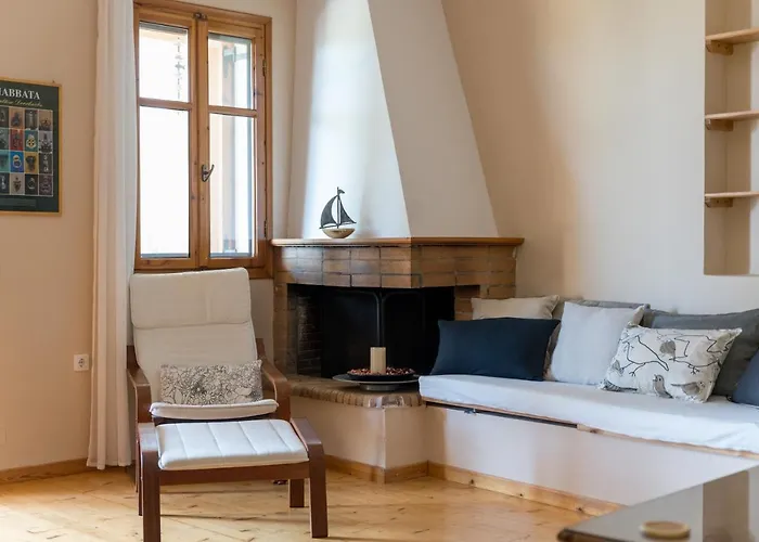 Bougainvillea Tree House Holiday home