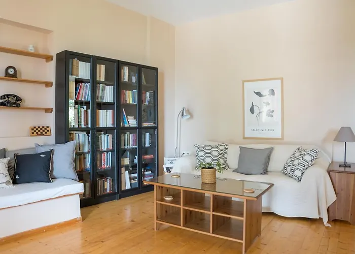 Bougainvillea Tree House Holiday home Chavriata