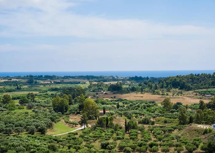 Holiday home Bougainvillea Tree House *