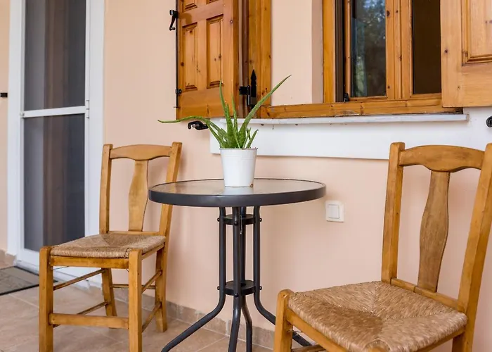 Bougainvillea Tree House Holiday home *