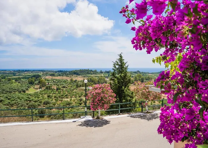 Holiday home Bougainvillea Tree House