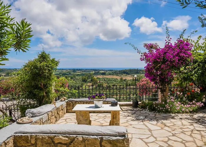 Bougainvillea Tree House Chavriata