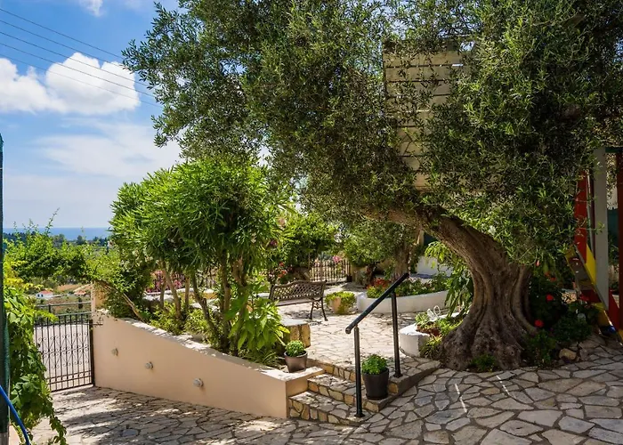 Bougainvillea Tree House Holiday home Chavriata